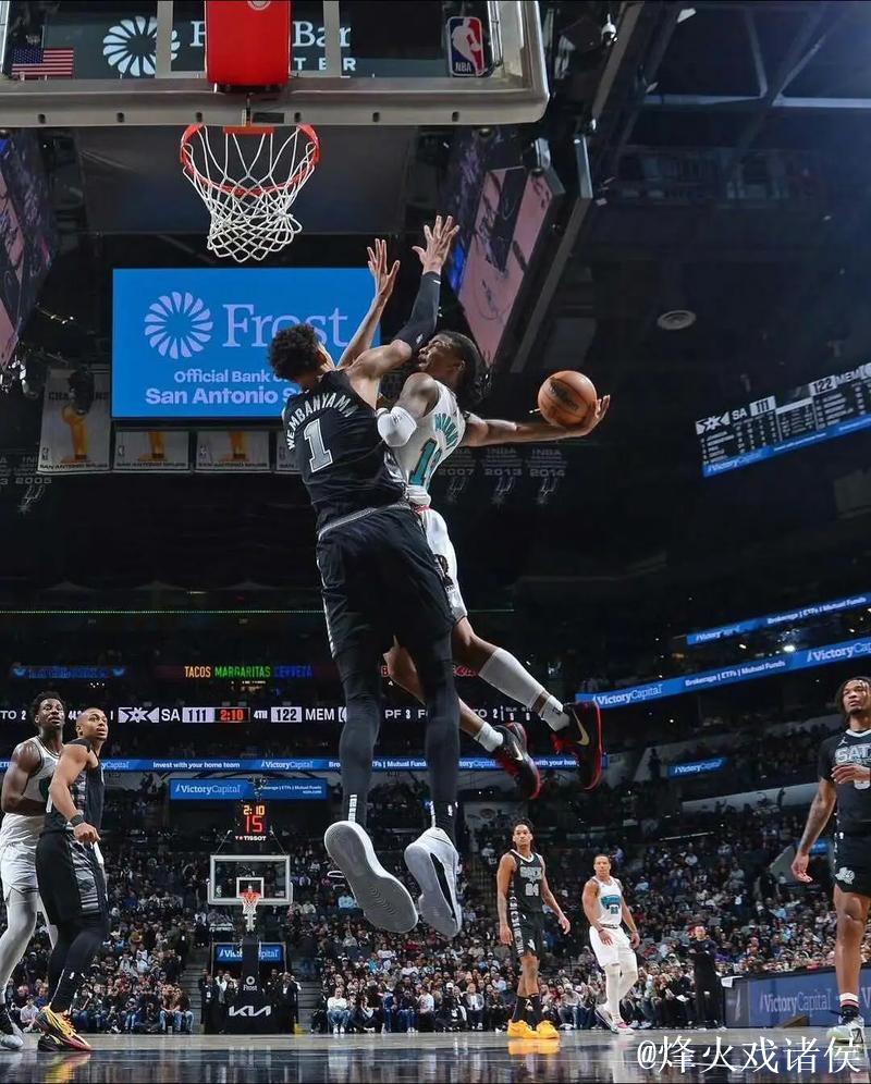 莫兰特全场出战21分钟，12投4中得到12分3篮板4助攻1抢断1帽