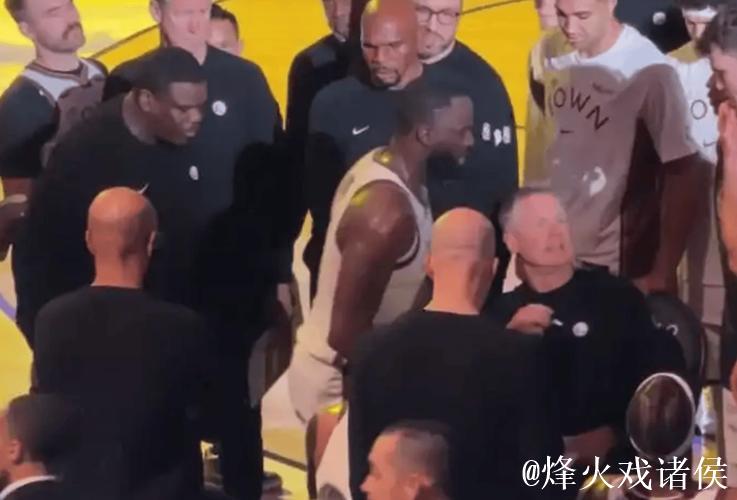 格林赛中和科尔吵架没被罚，提前离场惹猜测，勇士选择沟通而非惩罚还赢了比赛球队实力真强劲